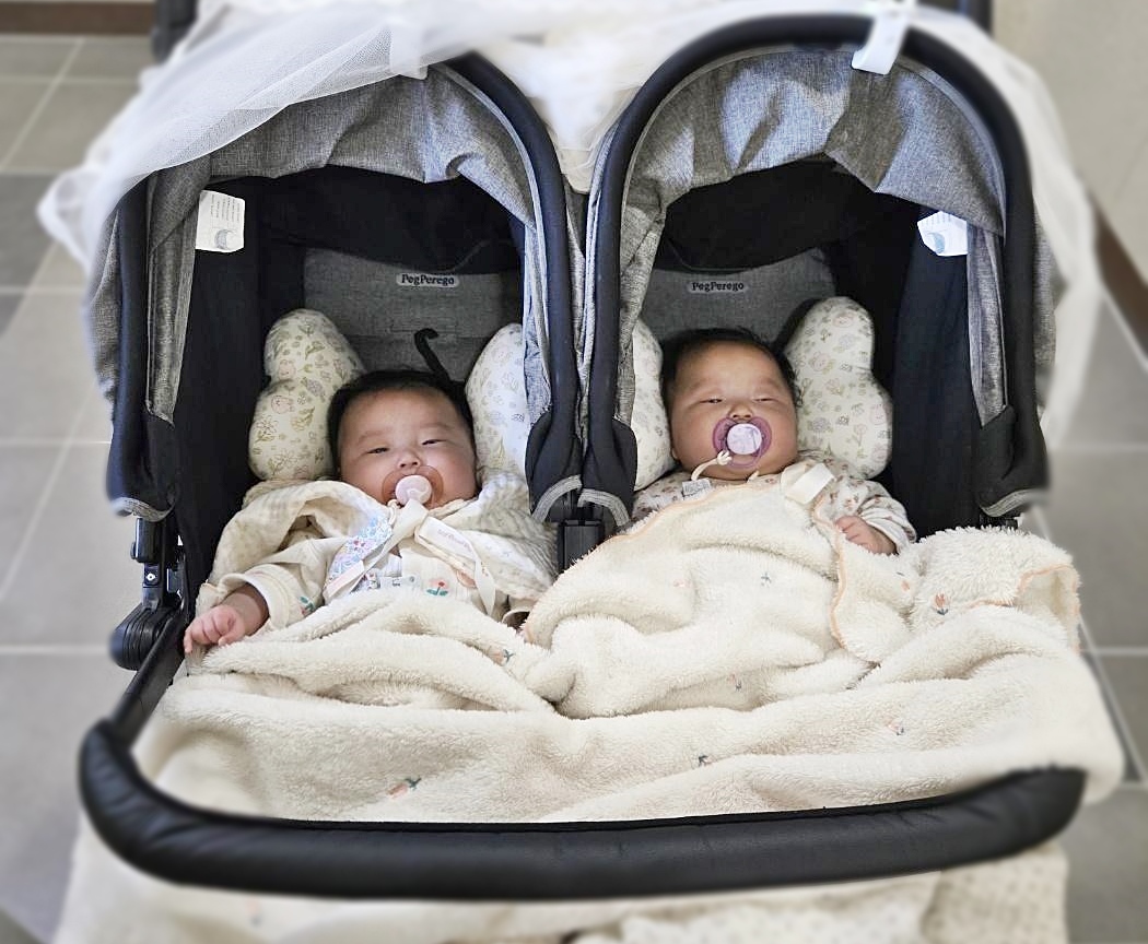 2. 박경민 아워홈 창원영업팀 조리장 쌍둥이 사진.jpg